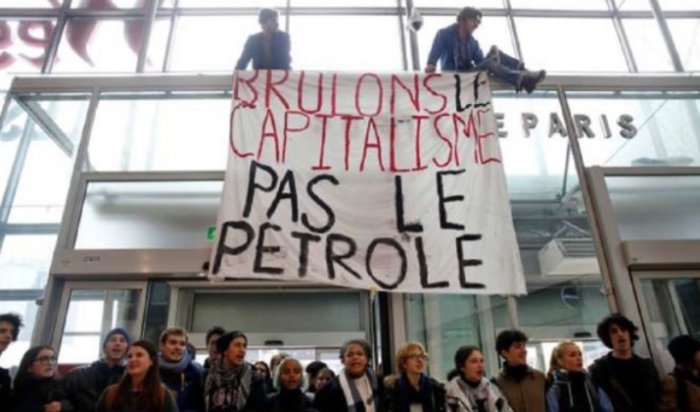 Во Франции протестовали против Черной пятницы: активисты блокировали отделения крупных компаний
